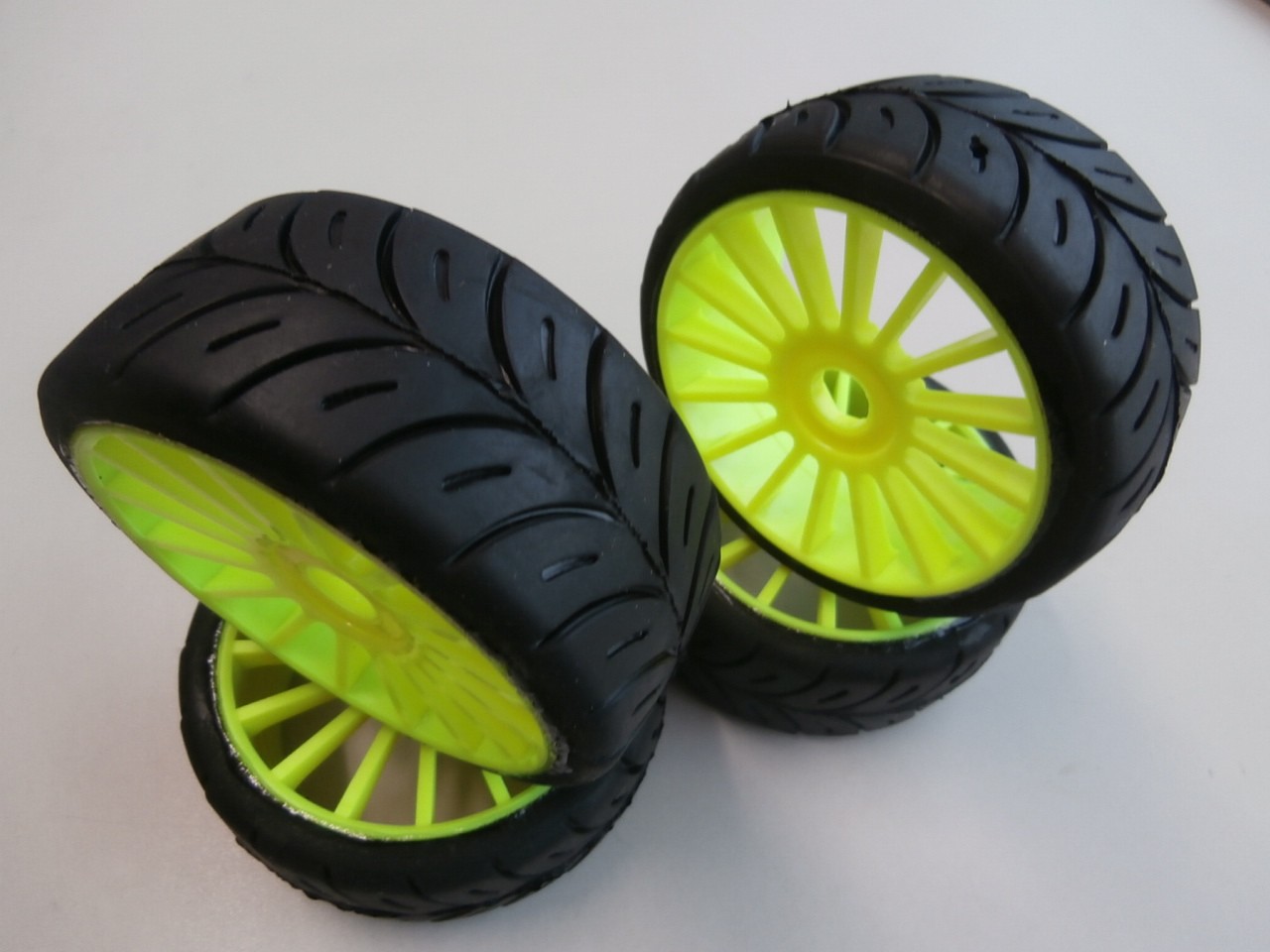 SP1/8th GT Tyres F0 Supersoft 2 pairs.